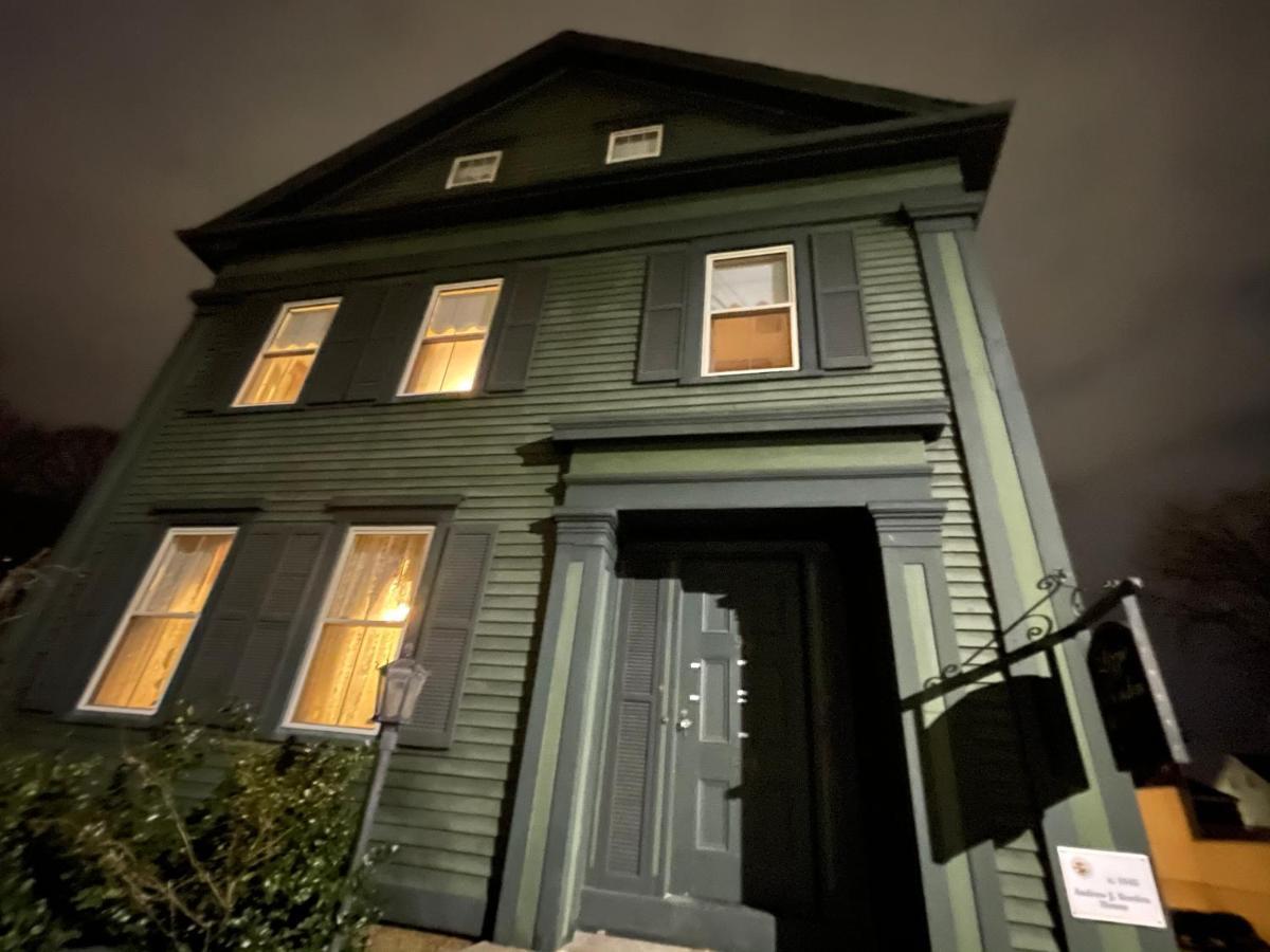 Lizzie Borden House Bed & Breakfast Fall River Exterior photo