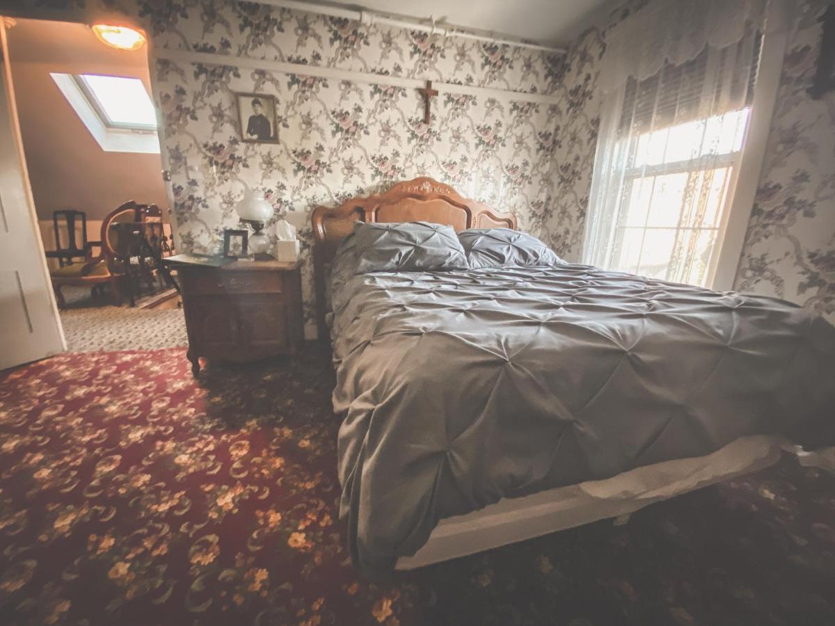 Lizzie Borden House Bed & Breakfast Fall River Exterior photo