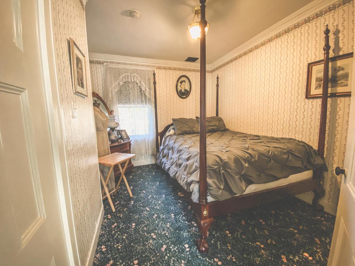 Lizzie Borden House Bed & Breakfast Fall River Exterior photo