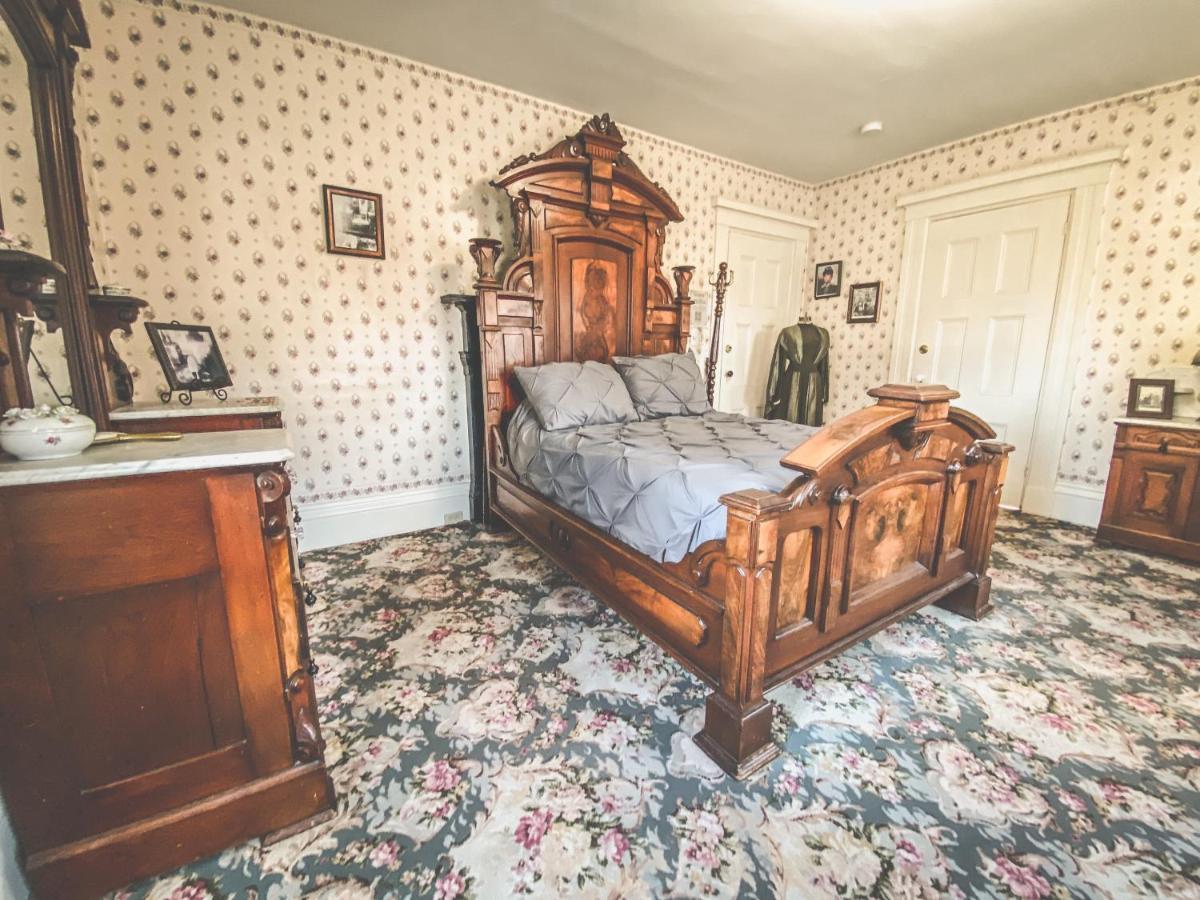 Lizzie Borden House Bed & Breakfast Fall River Exterior photo