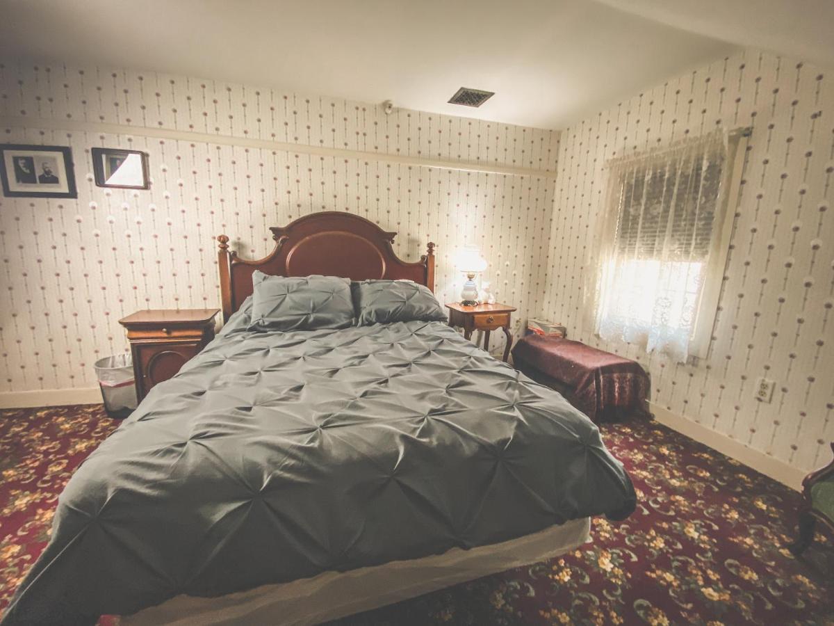Lizzie Borden House Bed & Breakfast Fall River Exterior photo
