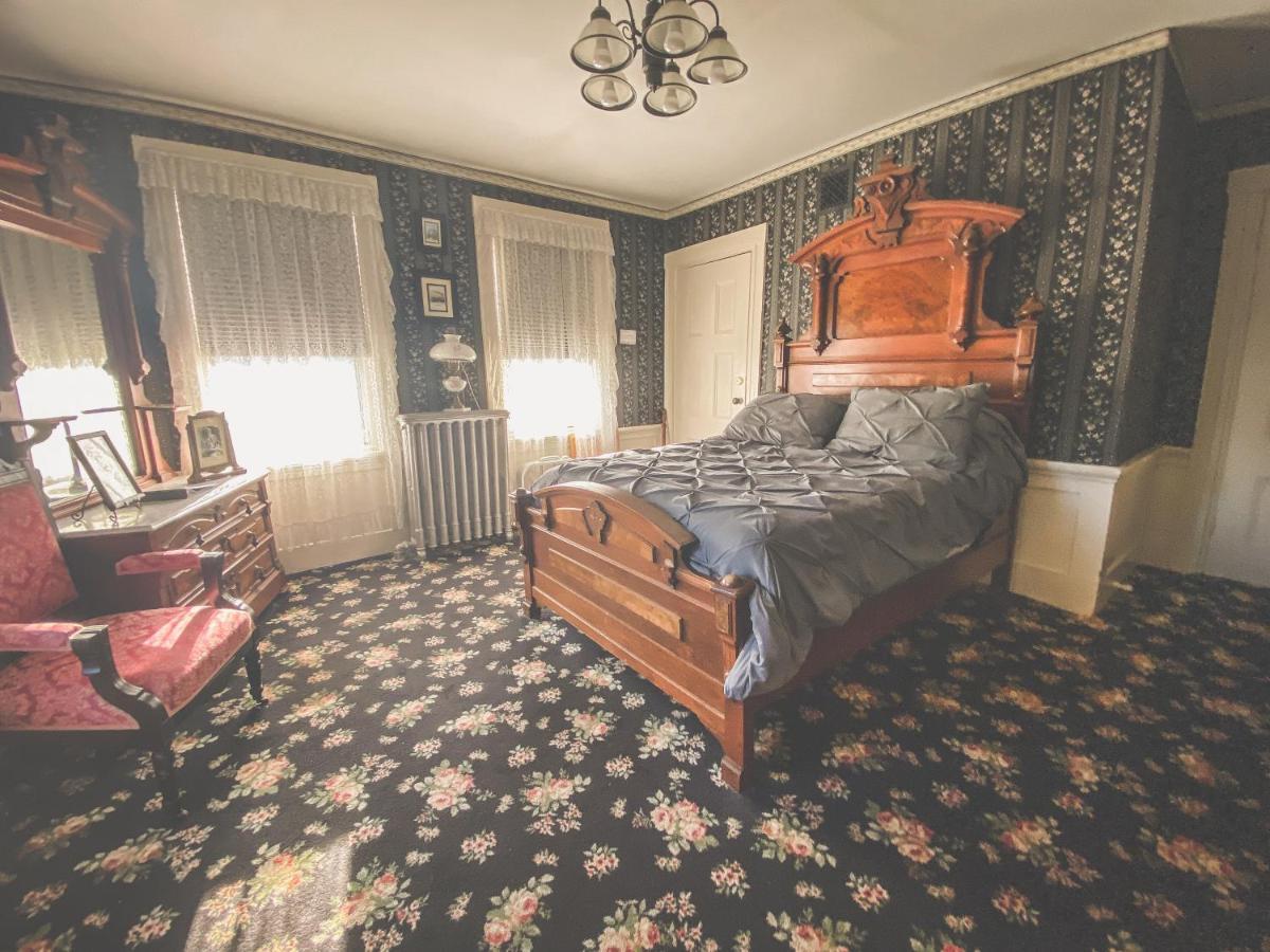 Lizzie Borden House Bed & Breakfast Fall River Exterior photo