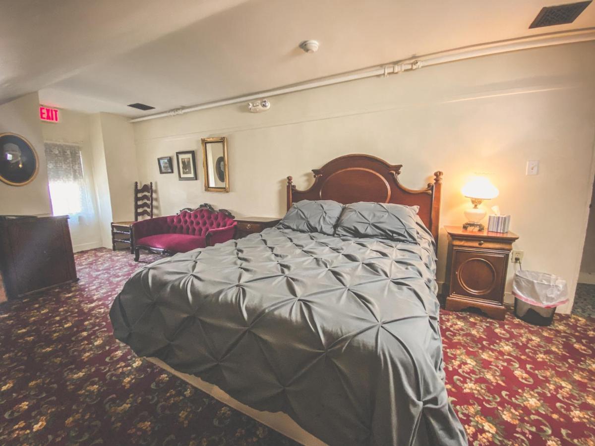 Lizzie Borden House Bed & Breakfast Fall River Exterior photo