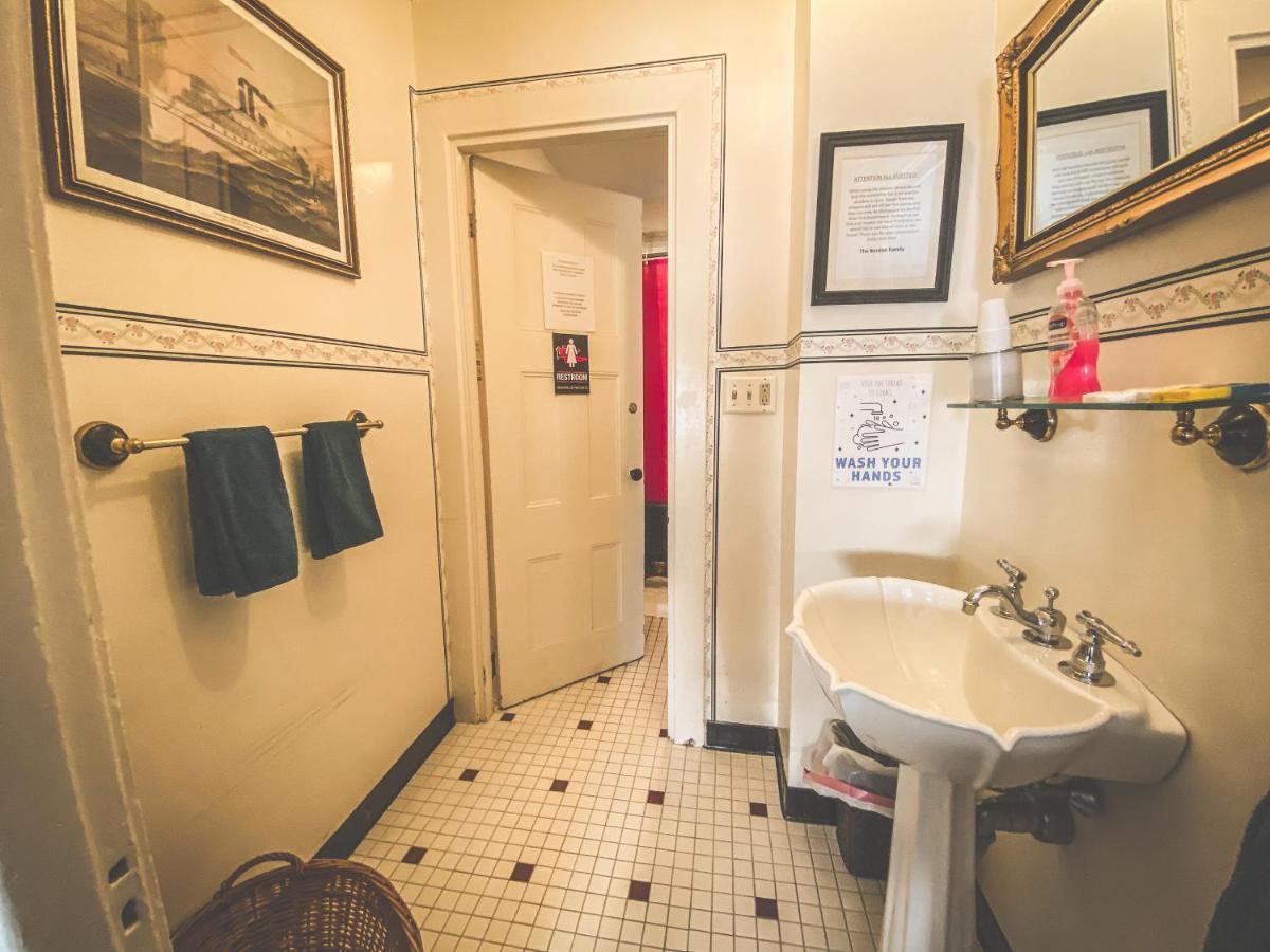 Lizzie Borden House Bed & Breakfast Fall River Exterior photo