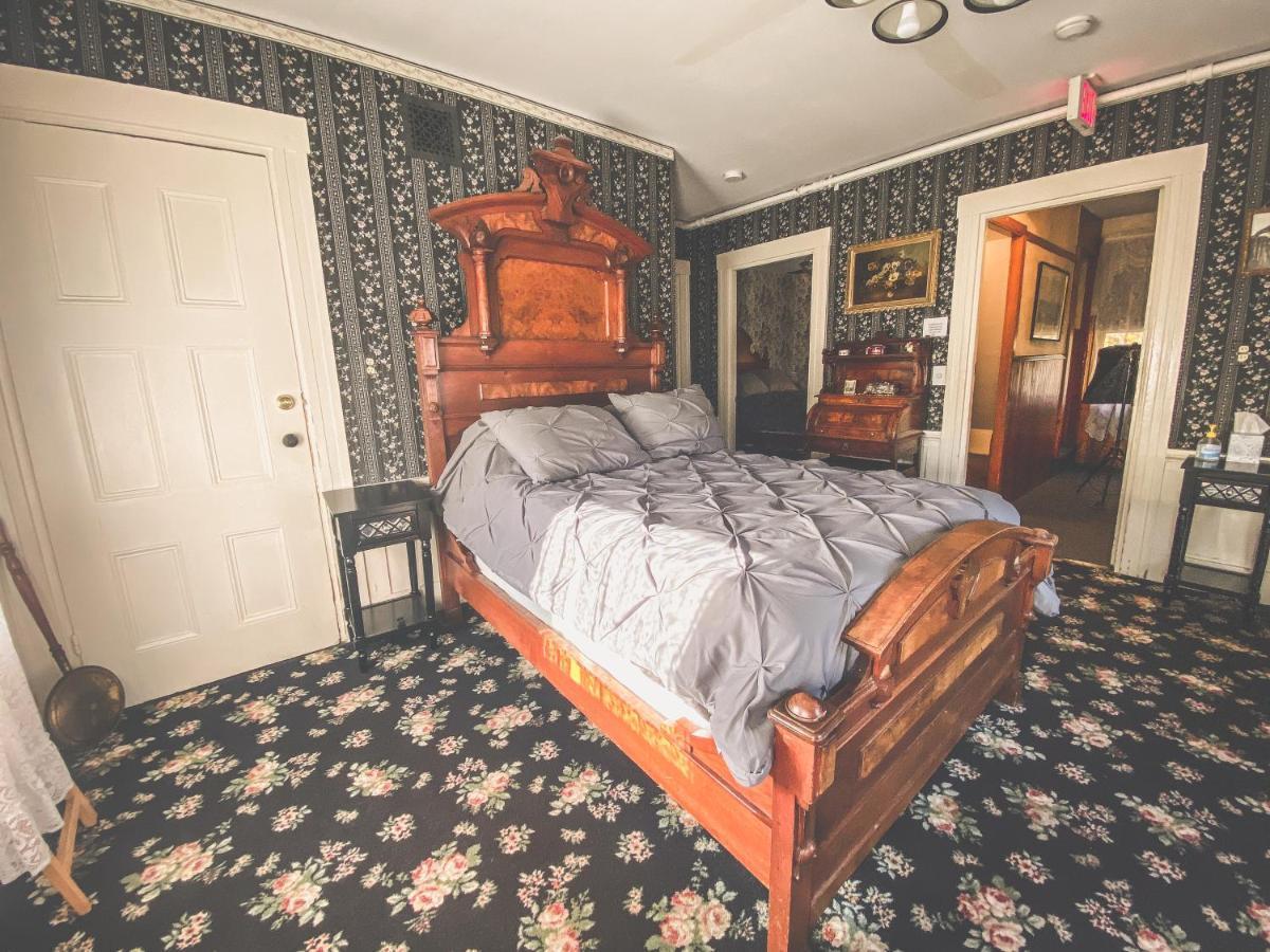 Lizzie Borden House Bed & Breakfast Fall River Exterior photo