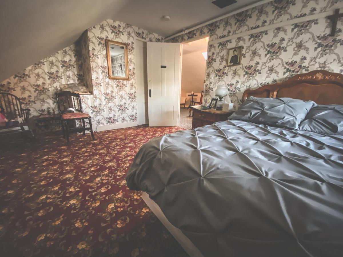 Lizzie Borden House Bed & Breakfast Fall River Exterior photo