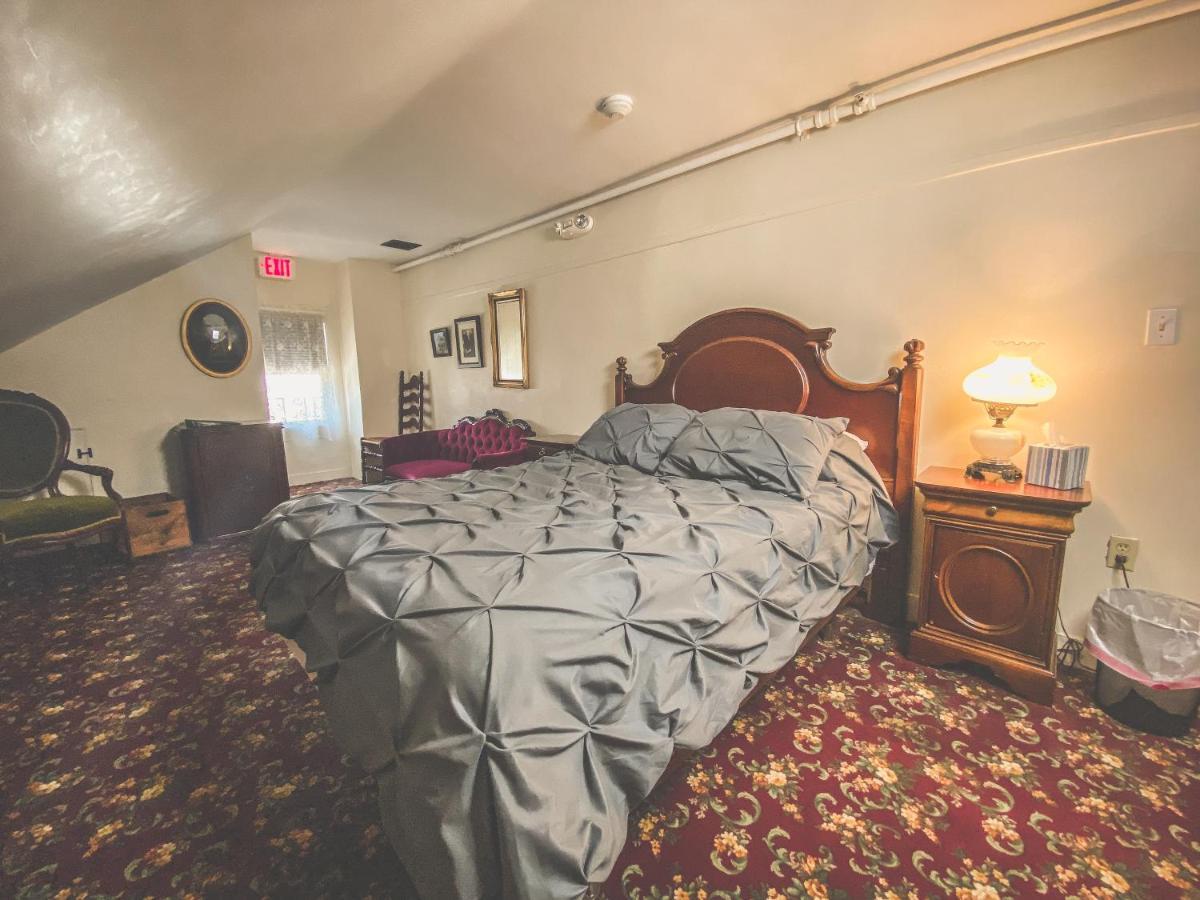Lizzie Borden House Bed & Breakfast Fall River Exterior photo